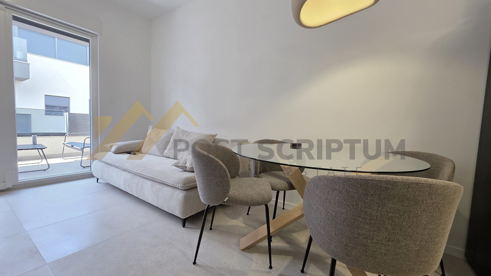 SIROBUJA&comma; ONE BEDROOM&comma; PARKING&comma; FIRST MOVE IN&comma; LONG TERM