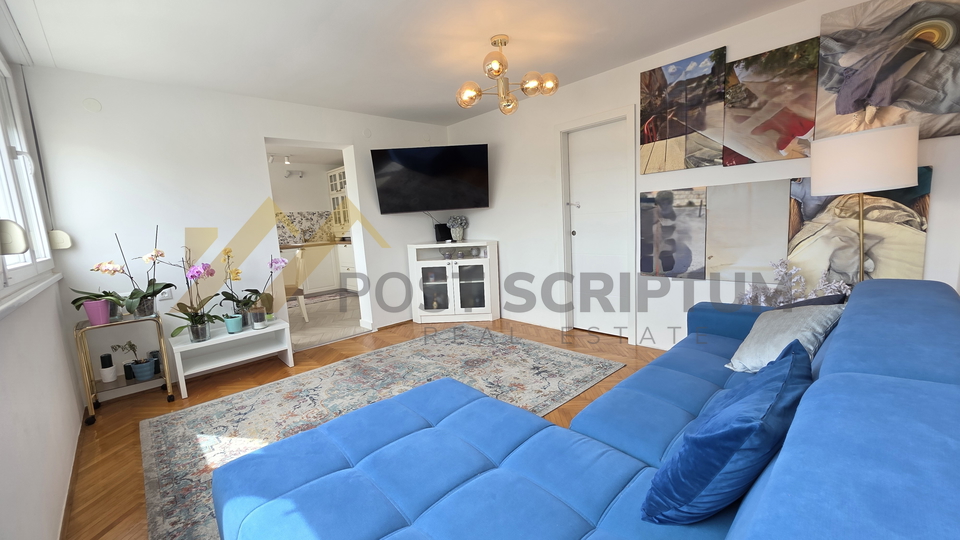 GRIPE&comma; KOMFORAN JEDNOSOBAN &Scaron;ARMANTNOG URE&Dstrok;ENJA