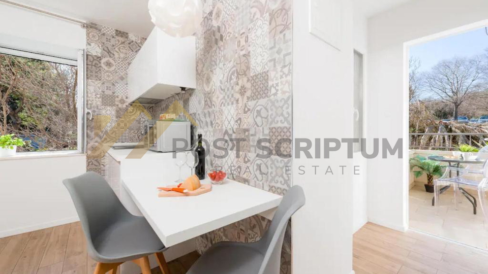JEDNOSOBAN APARTMAN&comma; RE&Zcaron;IJE U CIJENI
