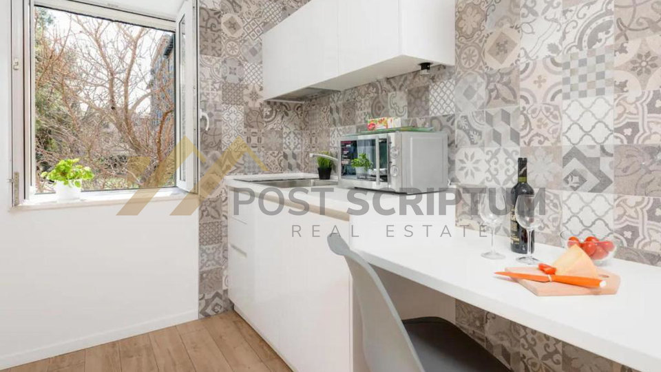 JEDNOSOBAN APARTMAN&comma; RE&Zcaron;IJE U CIJENI