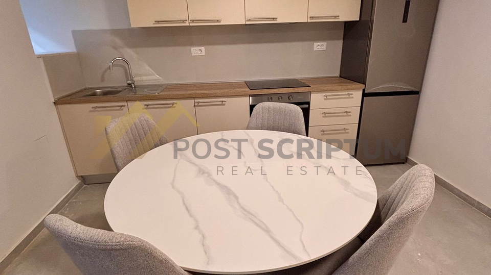 SPINUT&comma; RENOVIRAN JEDNOSOBAN&comma; DUGORO&Ccaron;AN NAJAM&comma; PRVO USELJENJE