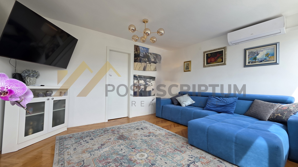 GRIPE&comma; KOMFORAN JEDNOSOBAN &Scaron;ARMANTNOG URE&Dstrok;ENJA