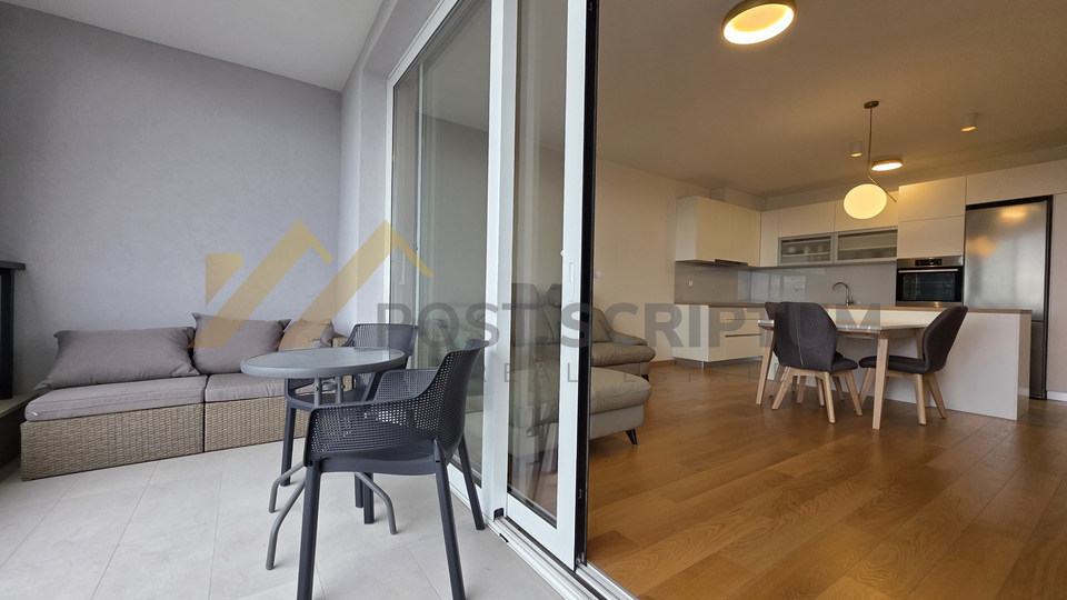 TRSTENIK&comma; PREDIVAN DVOSOBAN&comma; PARKING&comma; DUGORO&Ccaron;NO