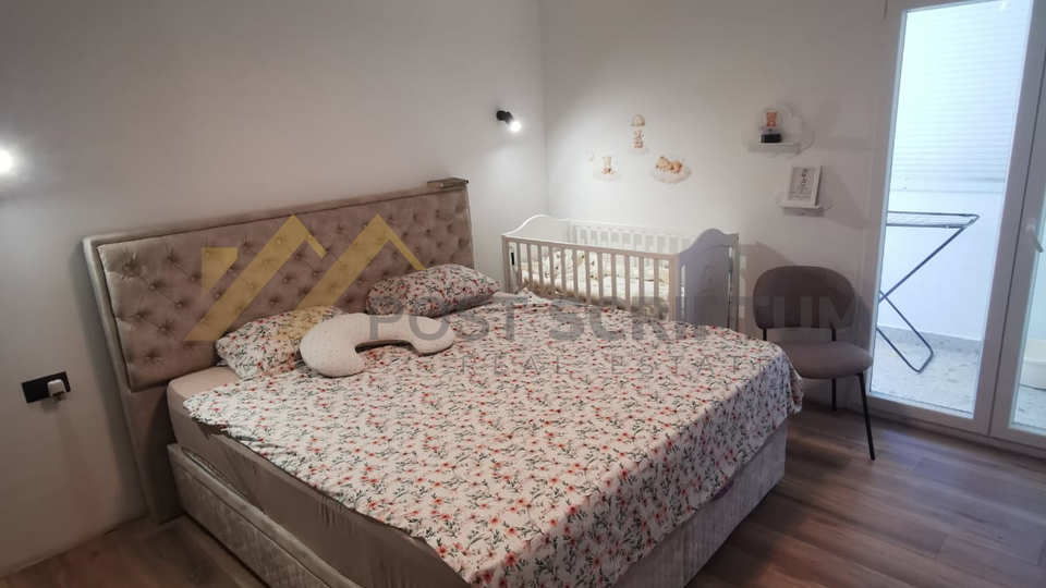 SPLIT 3&comma; KRSTARICA&comma; RENOVIRAN DVOSOBAN