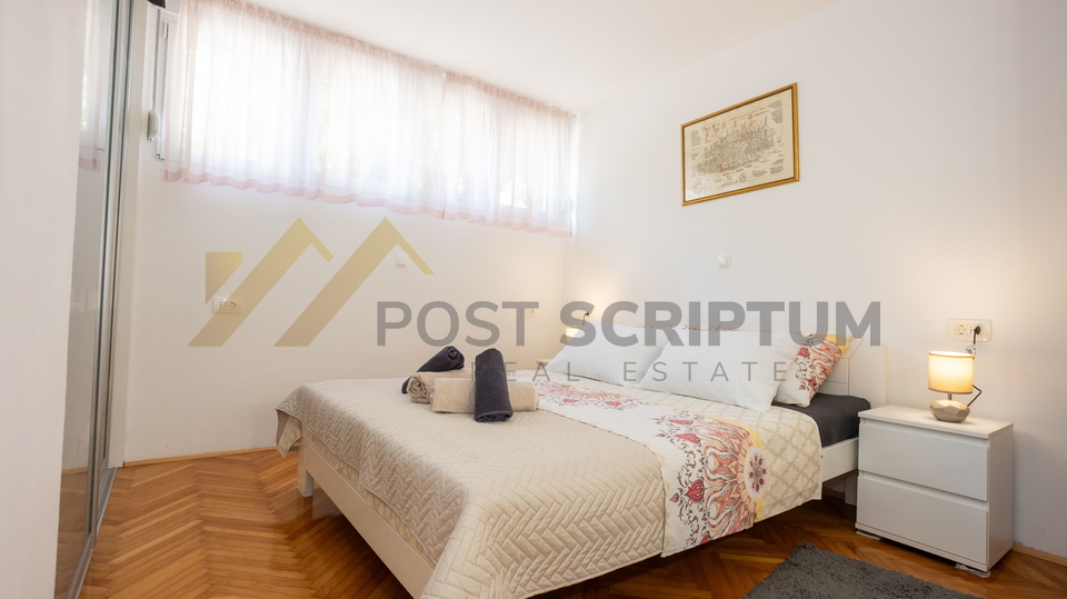 GRIPE&comma; DVOSOBAN&comma; VANJSKO PARKING MJESTO&comma; DUGOROCNO