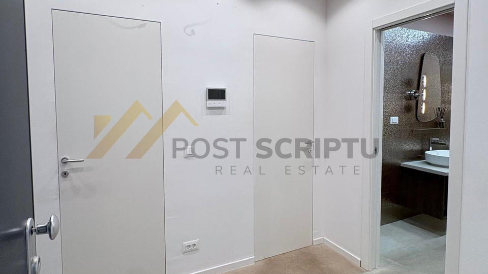 BUSINESS SPACE of 63sqm&comma; ATTRACTIVE LOCATION
