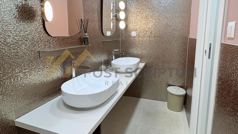 BUSINESS SPACE of 63sqm&comma; ATTRACTIVE LOCATION