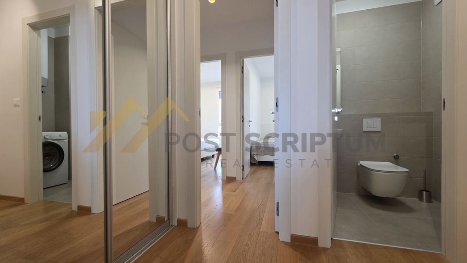 TRSTENIK&comma; PREDIVAN DVOSOBAN&comma; PARKING&comma; DUGORO&Ccaron;NO