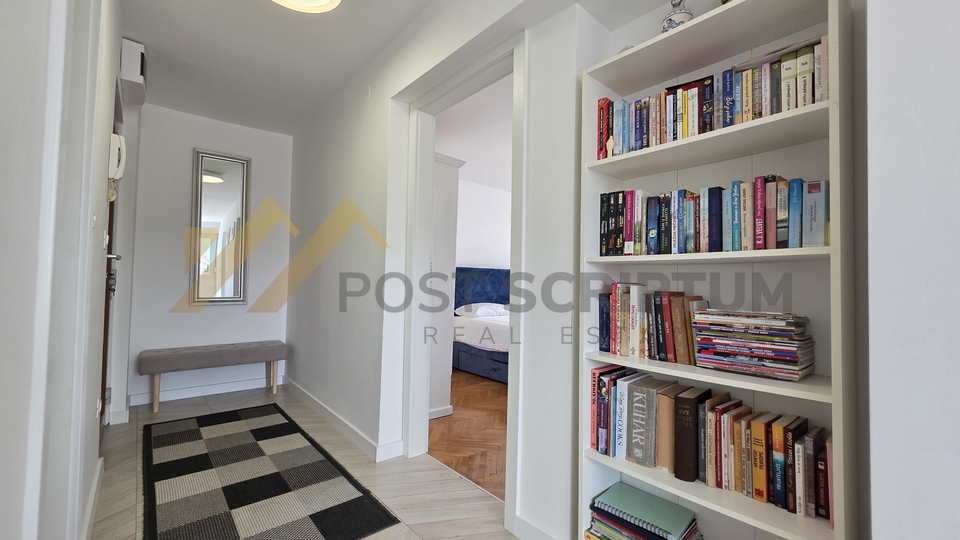 GRIPE&comma; KOMFORAN JEDNOSOBAN &Scaron;ARMANTNOG URE&Dstrok;ENJA