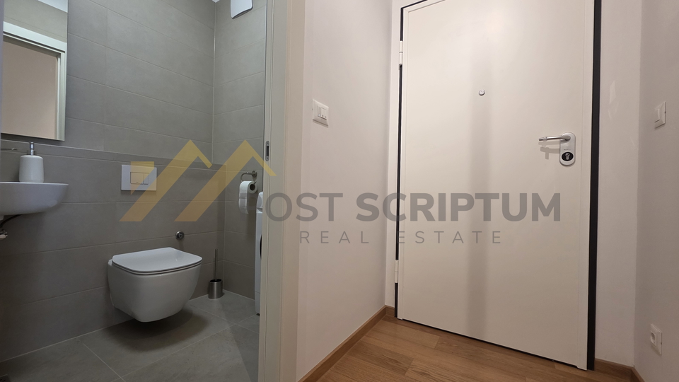 TRSTENIK&comma; PREDIVAN DVOSOBAN&comma; PARKING&comma; DUGORO&Ccaron;NO