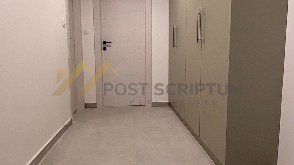 SPINUT&comma; RENOVIRAN JEDNOSOBAN&comma; DUGORO&Ccaron;AN NAJAM&comma; PRVO USELJENJE