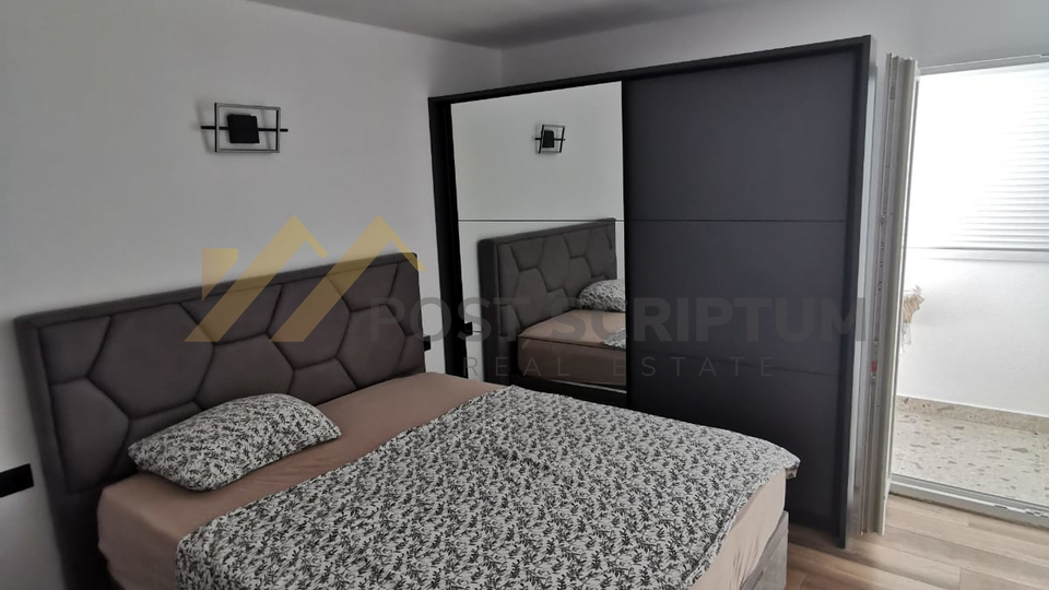 SPLIT 3&comma; KRSTARICA&comma; RENOVIRAN DVOSOBAN