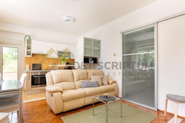 DOBRI, PREDIVAN DVOSOBAN, PARKING MJESTO, DOSTUPAN VAN SEZONE