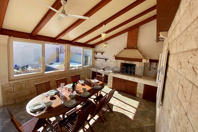 House, 85 m2, For Rent, Pučišća