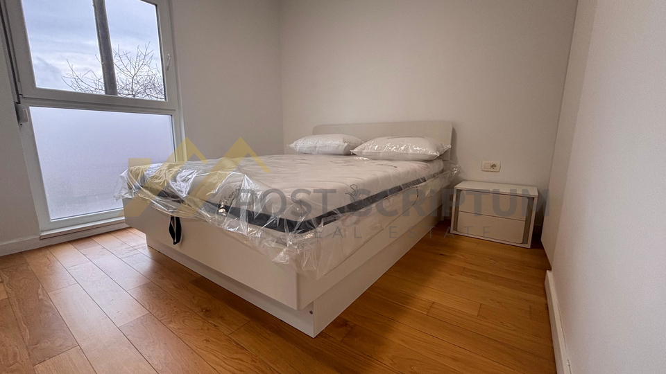 SU&Cacute;IDAR&comma; PRVO USELJENJE&comma; PARKING&comma; DUGORO&Ccaron;AN NAJAM