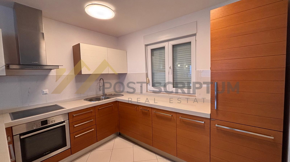 &Zcaron;NjAN&comma; ATRAKTIVAN PENTHOUSE DOSTUPAN DUGORO&Ccaron;NO