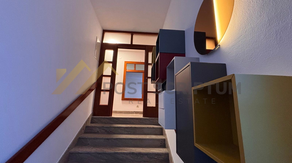 &Zcaron;NjAN&comma; ATRAKTIVAN PENTHOUSE DOSTUPAN DUGORO&Ccaron;NO