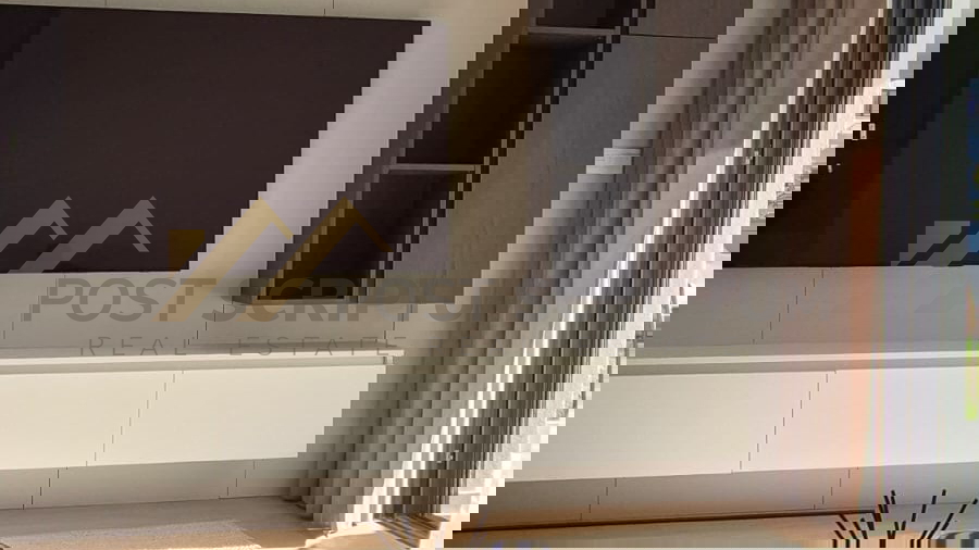 MEJE&comma; LUKSUZAN DVOSOBAN&comma; PARKING&comma; DUGORO&Ccaron;AN NAJAM