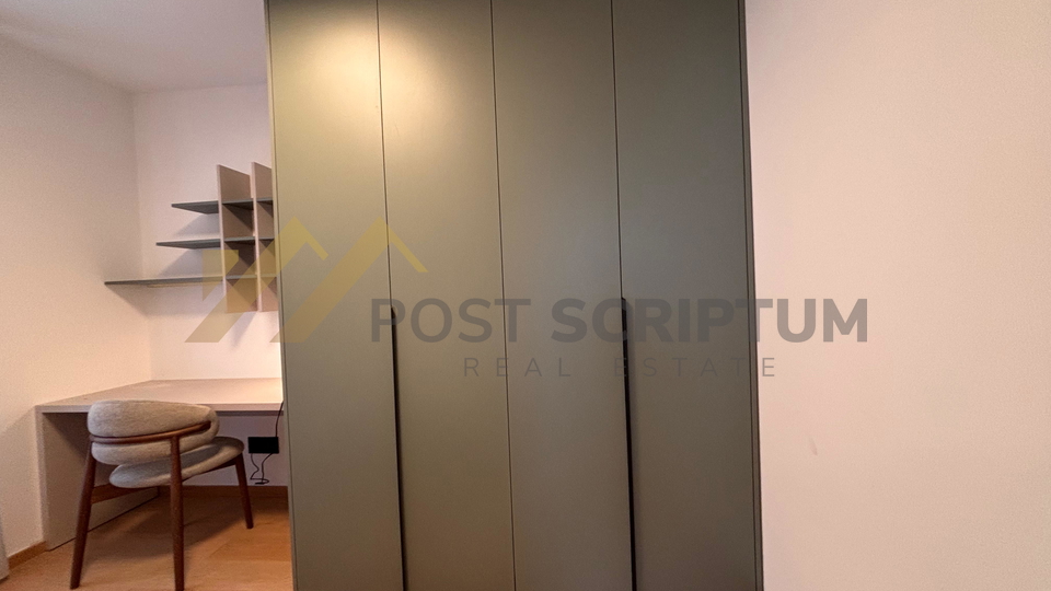 BOL&comma; NOVOURE&Dstrok;EN DVOSOBAN&comma; PENTHOUSE&comma; PARKING&comma; DUGORO&Ccaron;AN NAJAM