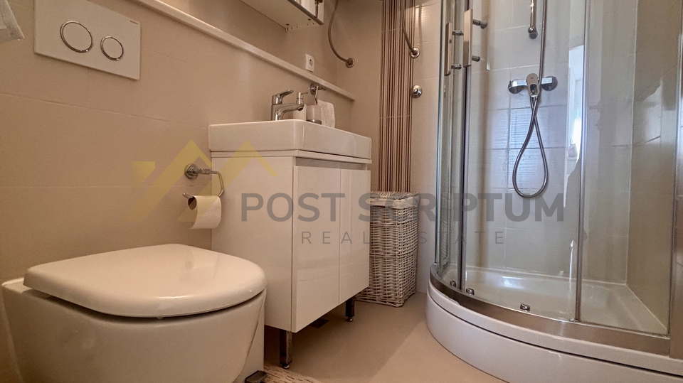 BLATINE&comma; PREDIVAN DVOSOBAN STAN&comma; DUGORO&Ccaron;AN NAJAM