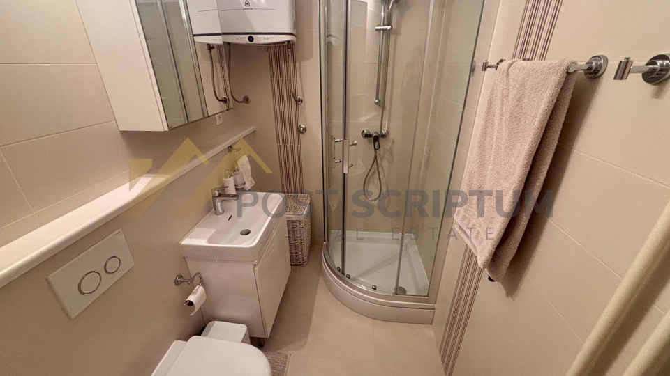 BLATINE&comma; PREDIVAN DVOSOBAN STAN&comma; DUGORO&Ccaron;AN NAJAM