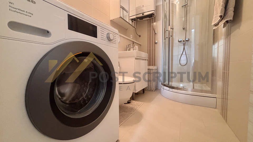 BLATINE&comma; PREDIVAN DVOSOBAN STAN&comma; DUGORO&Ccaron;AN NAJAM