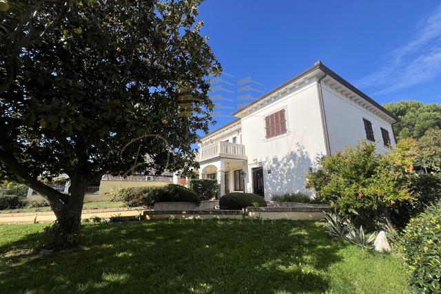 House, 400 m2, For Sale, Umag