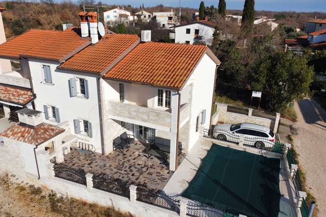 Haus mit Pool in Lovrečica