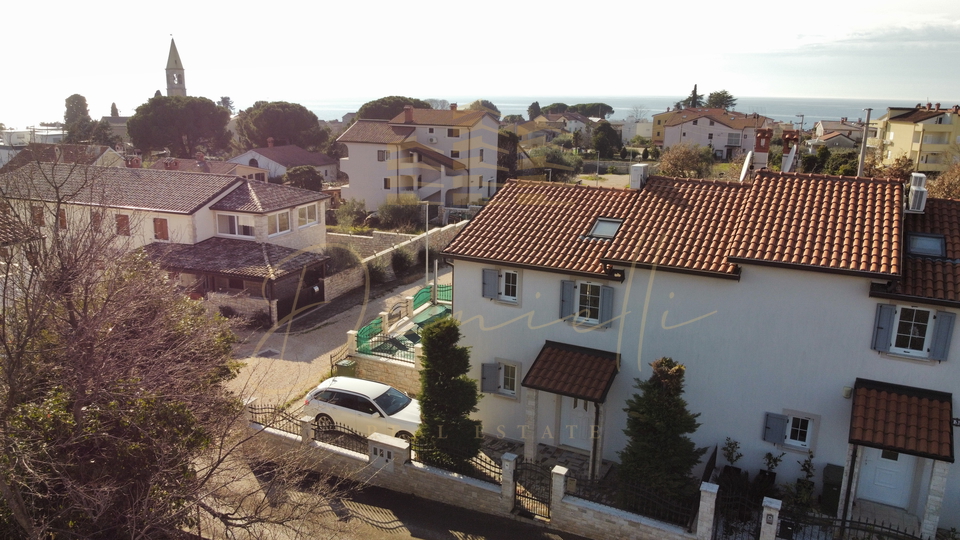 Hpuse with a swimming pool Lovrečica