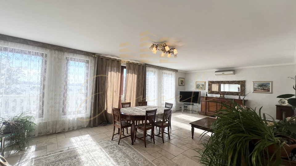 House, 400 m2, For Sale, Umag