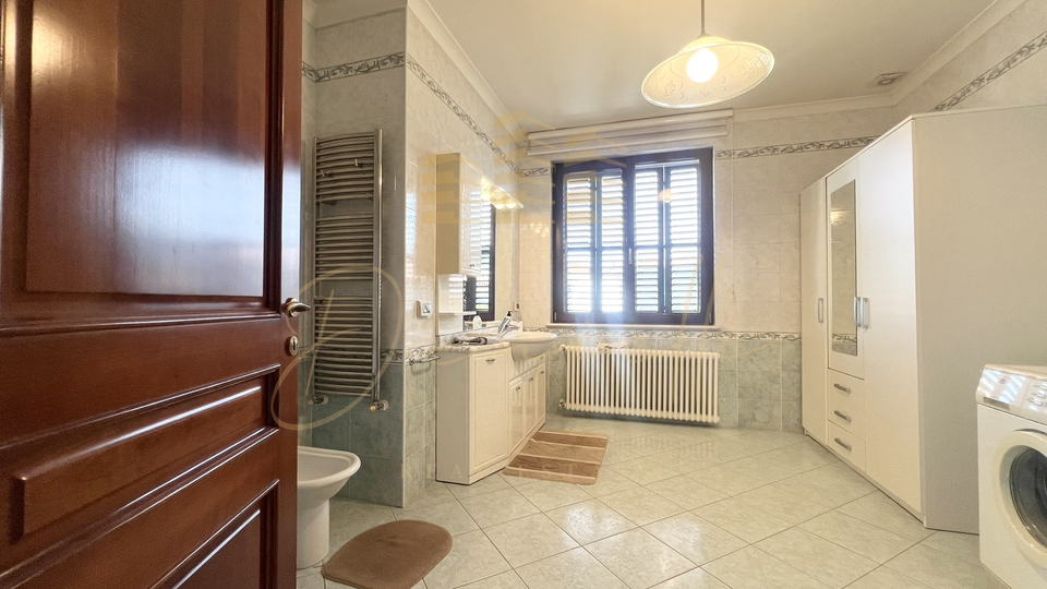 House, 400 m2, For Sale, Umag