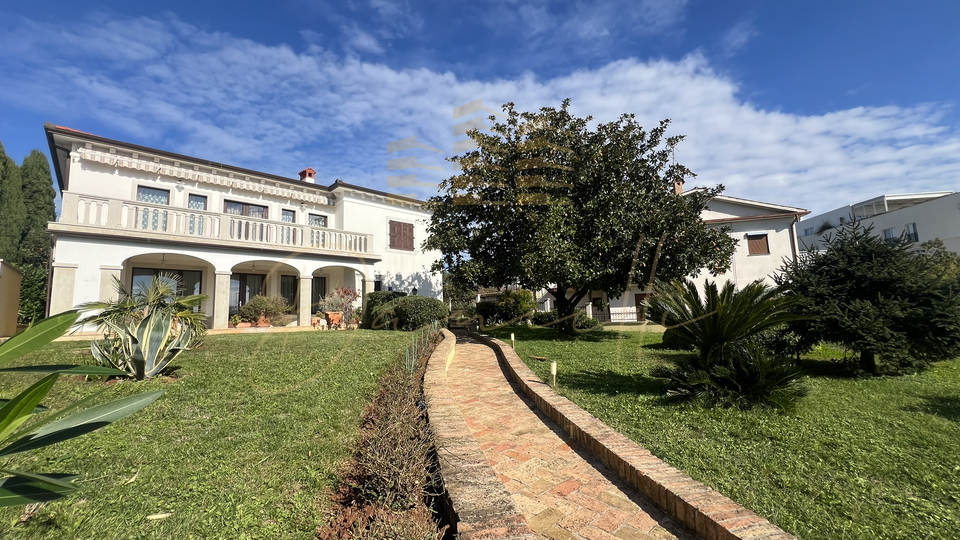 House, 400 m2, For Sale, Umag