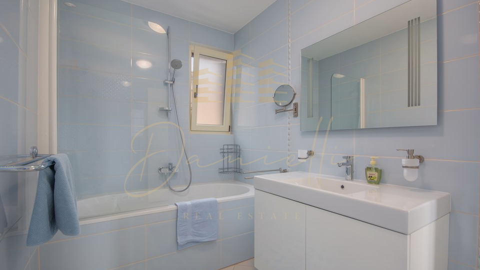 Casa, 230 m2, Vendita, Novigrad