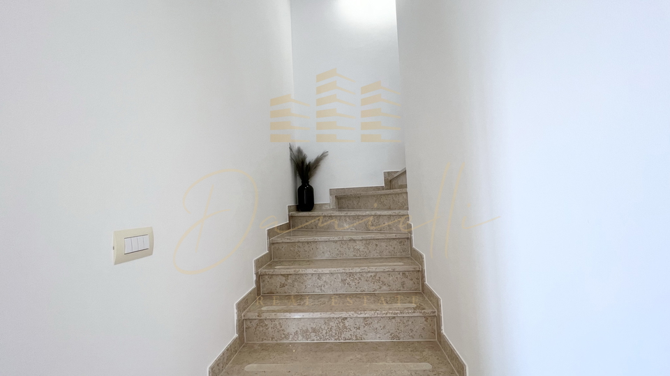 Casa&comma; 150 m2&comma; Vendita&comma; Umag - Lovre&ccaron;ica