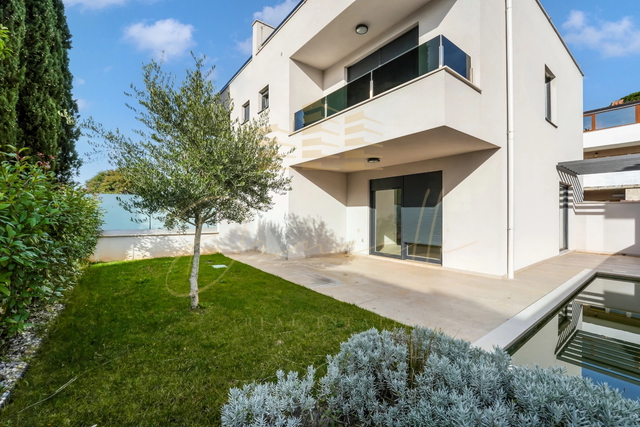 Kuća Novigrad 150m od mora
