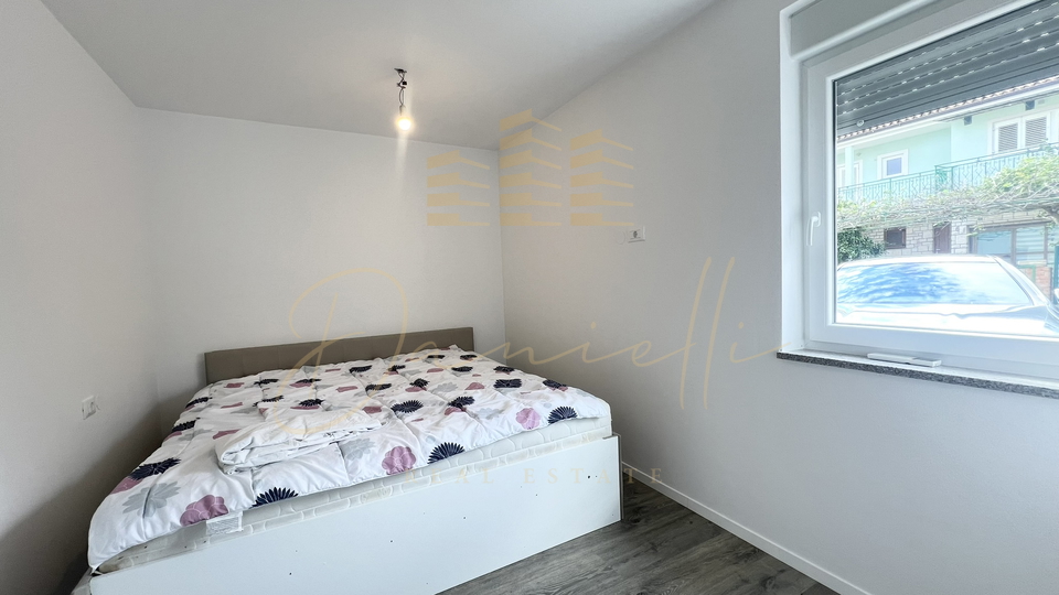 For Sale – Seaside Apartment with Garden and Sea View, Novigrad