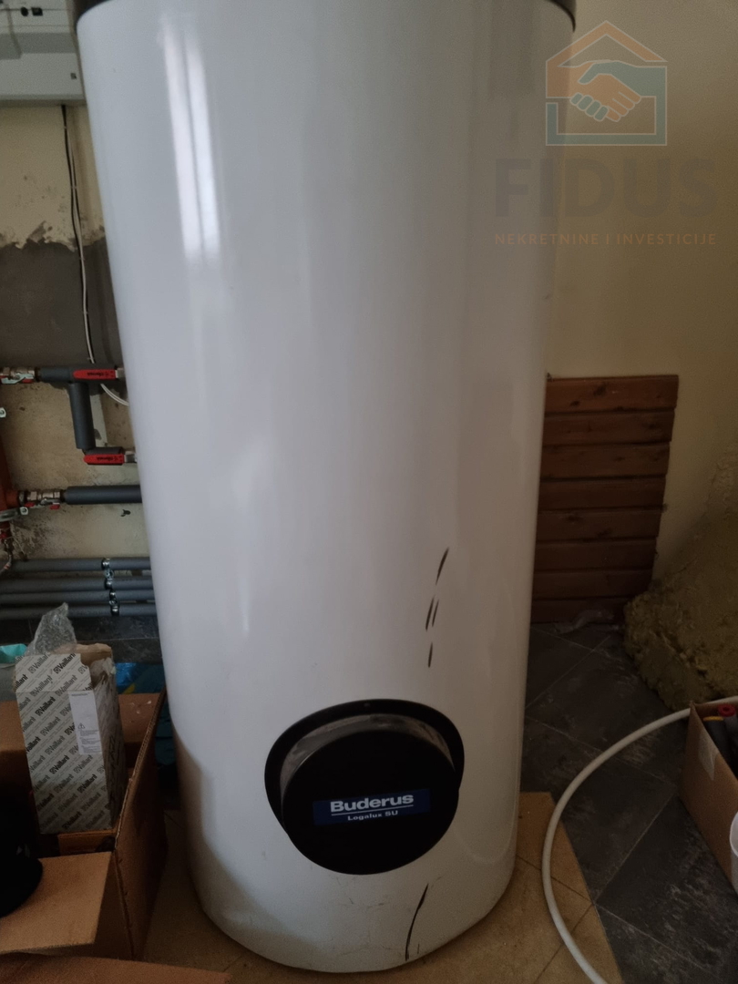 Stambeno poslovna zgrada - Uglješ