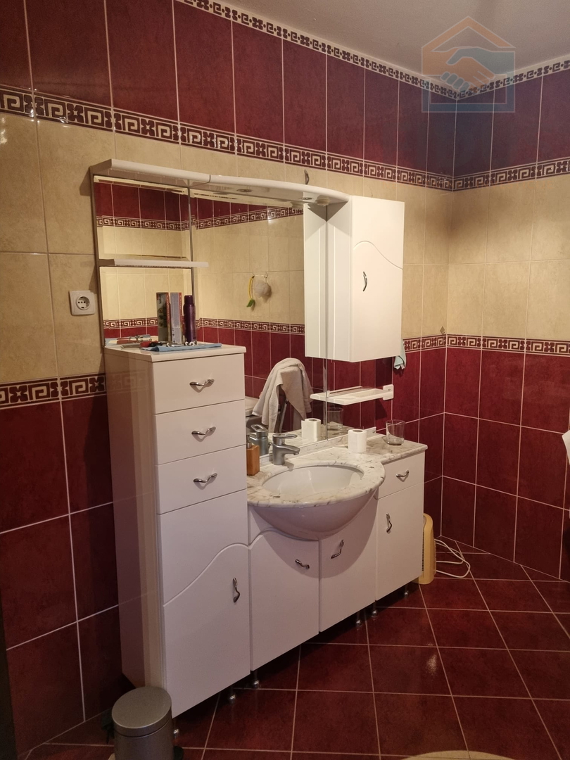 Stambeno poslovna zgrada - Uglješ