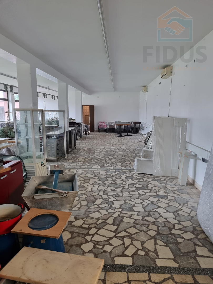 Poslovno stambena zgrada - Uglješ