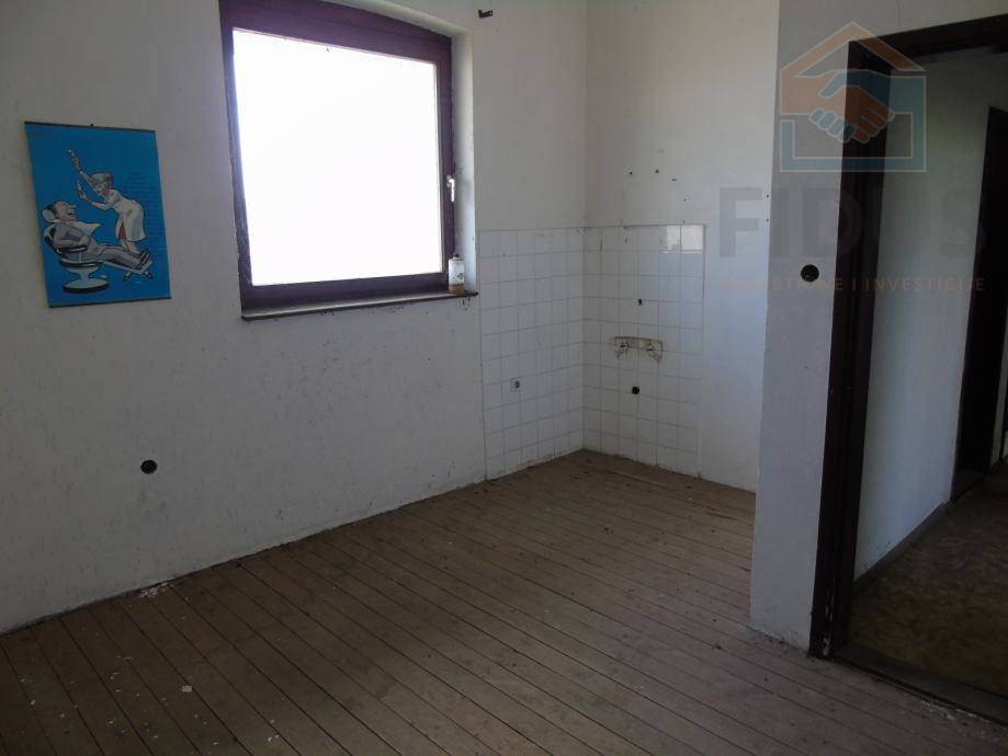 Višenamjenski poslovni objekt u Belom Manastiru