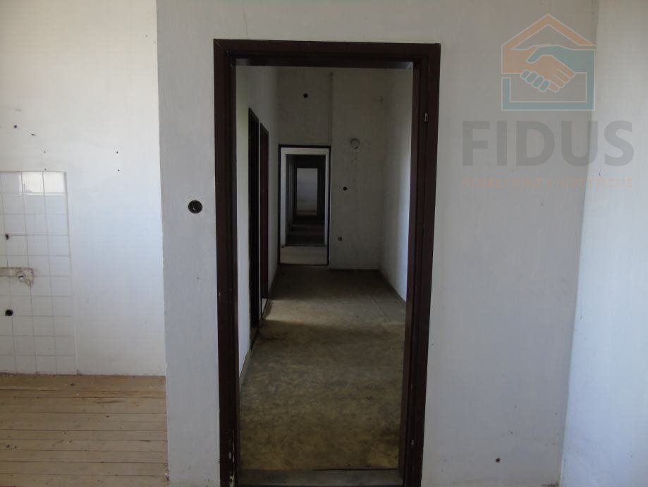 Višenamjenski poslovni objekt u Belom Manastiru