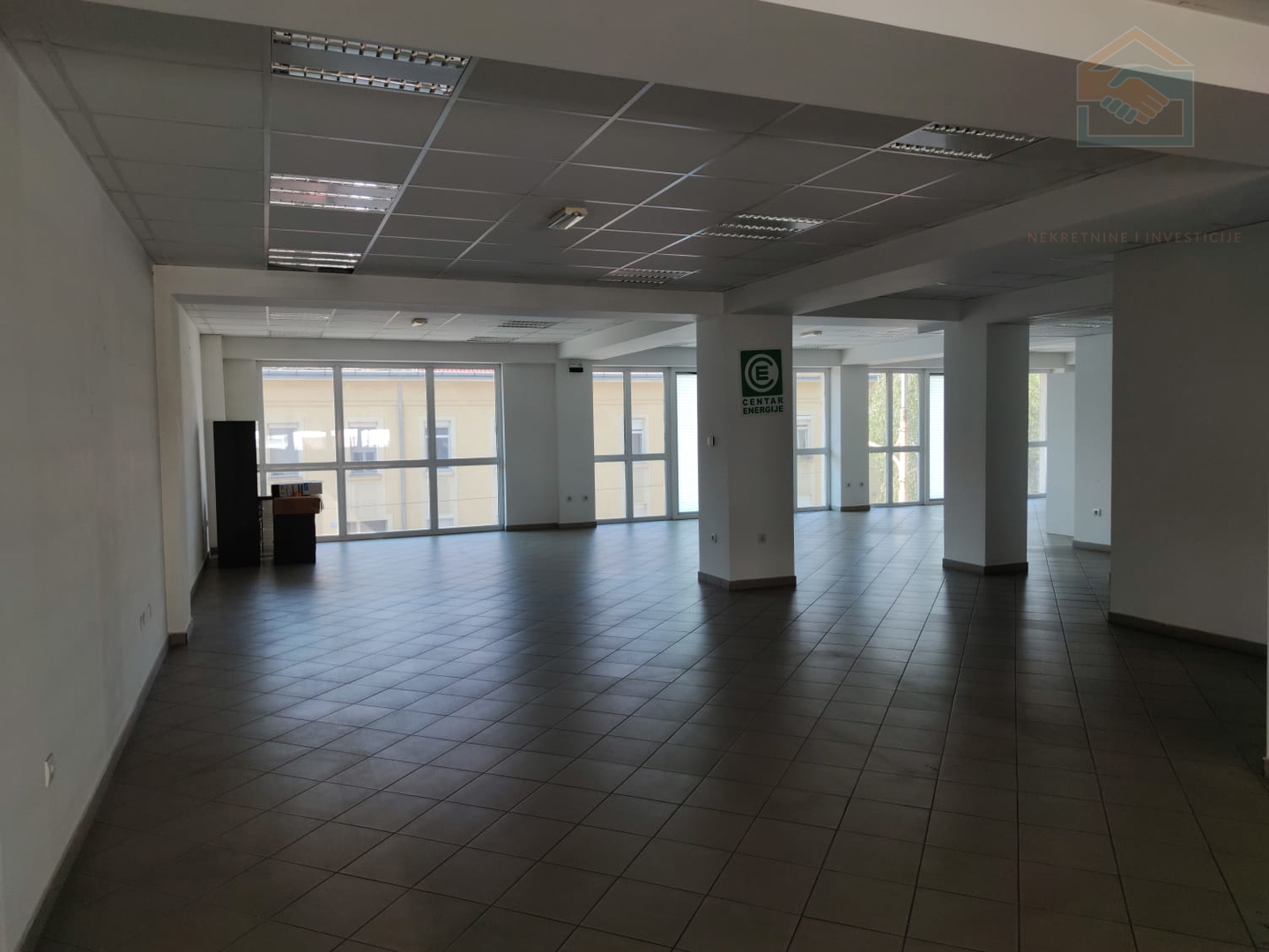 Poslovni prostor s parkirnim mjestima - centar Osijeka