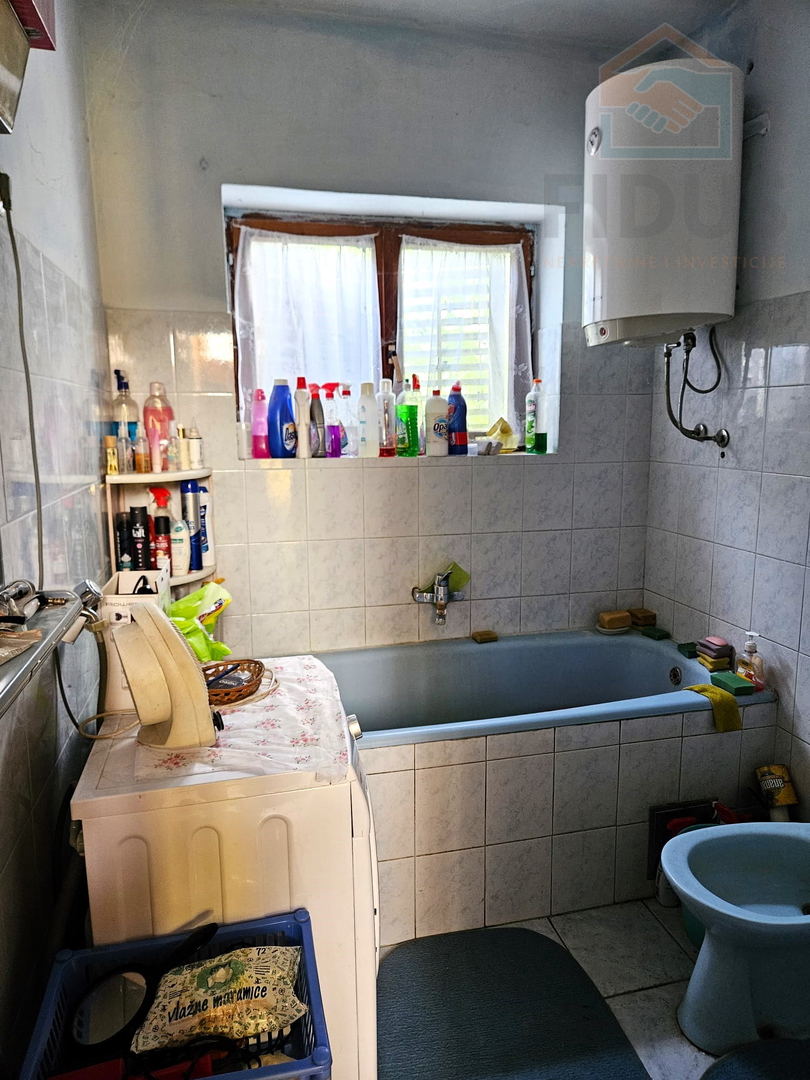 Kuća s velikom okućnicom - Kneževi Vinogradi