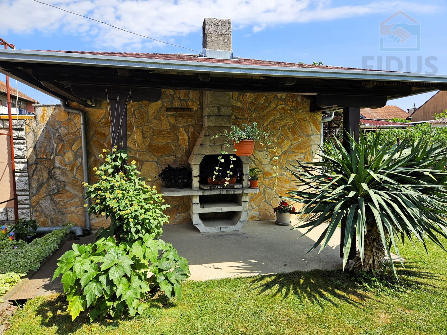 Obiteljska kuća s uređenom okućnicom - Josipovac