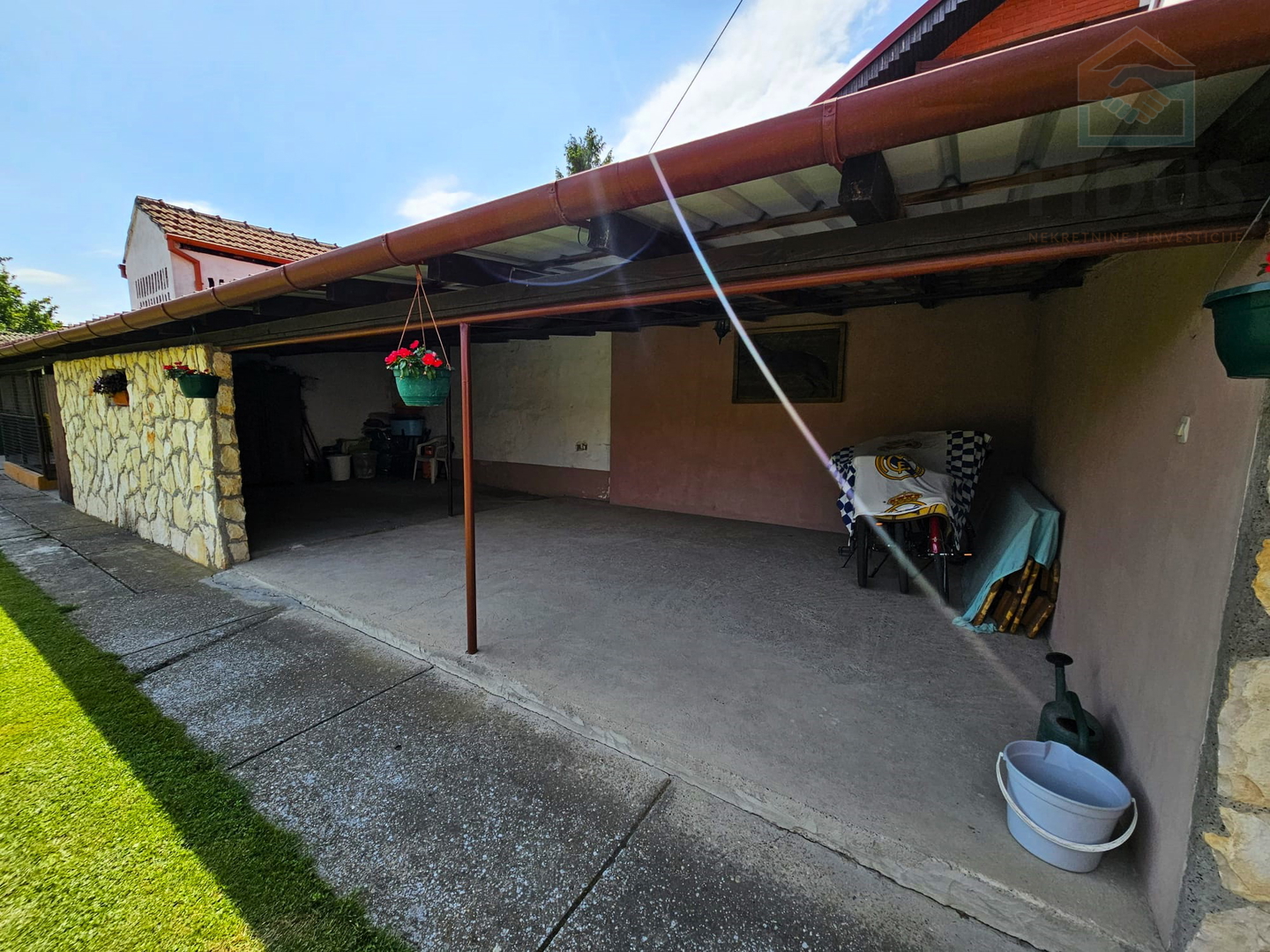 Obiteljska kuća s uređenom okućnicom - Josipovac