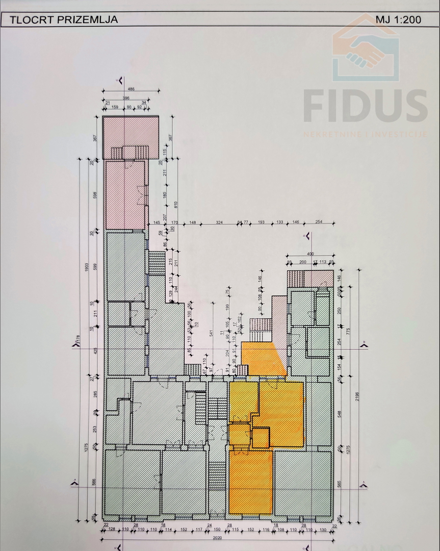 Trosoban stan - širi centar Osijeka