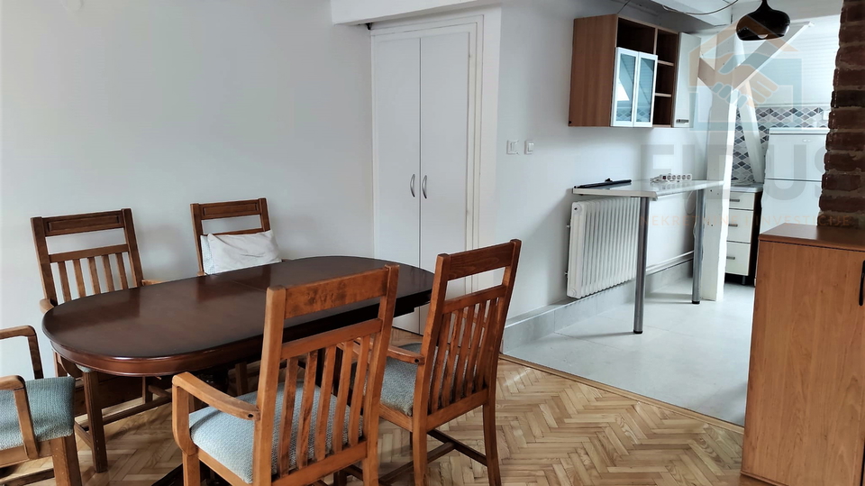Trosoban stan - širi centar Osijeka