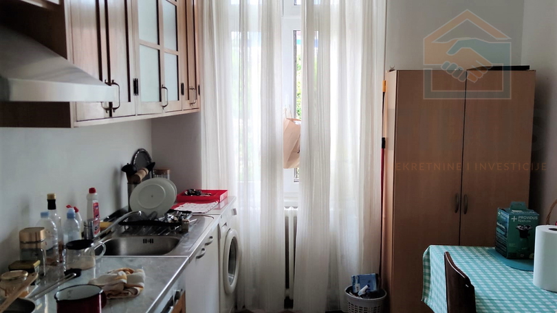 Trosoban stan - širi centar Osijeka