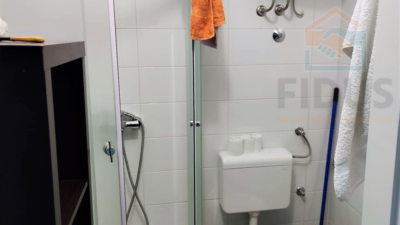 Trosoban stan - širi centar Osijeka