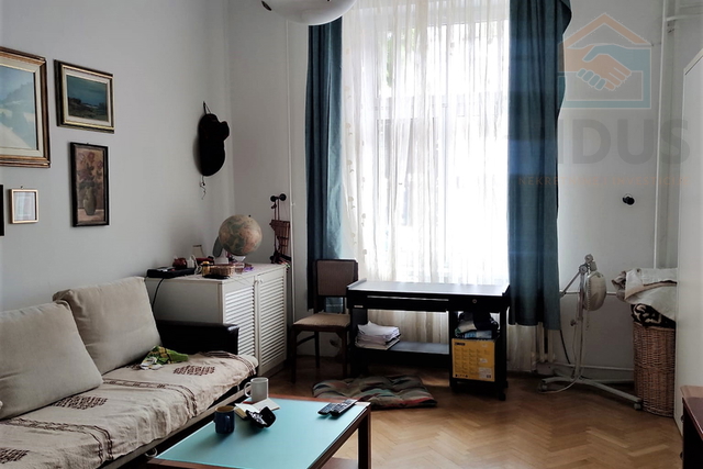 Trosoban stan - širi centar Osijeka